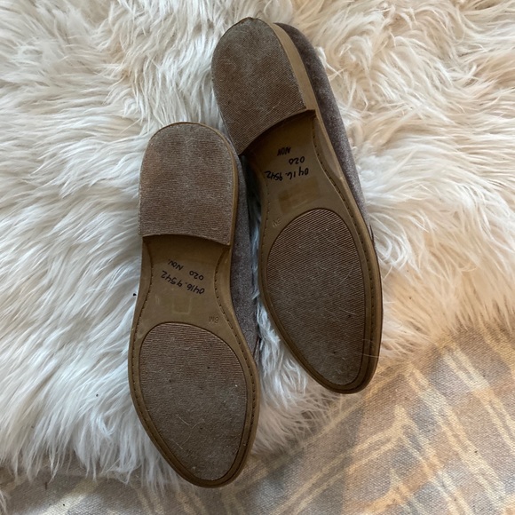 American eagle suede flats size 6 taupe VEGAN - Picture 4 of 4